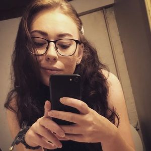 Meet your Posher, Elna